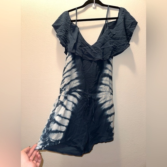 NWT Chaser blue silk ruffle open shoulder tie dye romper M boho vacation beach - Picture 1 of 11